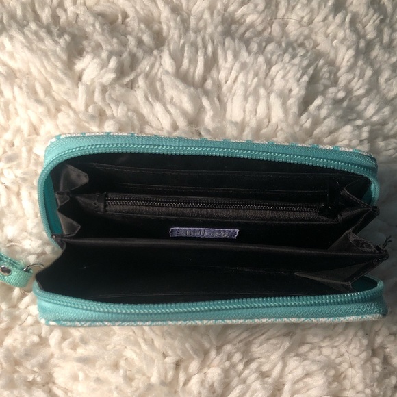 Clairs wristlet - Picture 4 of 4